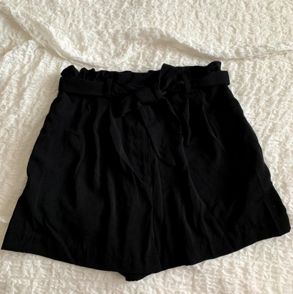 High waisted black shorts - Picture 1 of 3